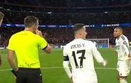 Mbappe mách lẻo với trọng tài khi Alvarez chạm bóng 2 lần